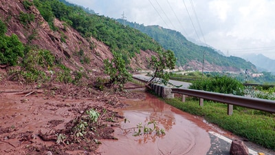 ammu-Srinagar National Highway has been shut due to landslide, flash flood and heavy rains, in Udhampur on Friday. (ANI)