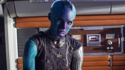 Karen Gillan's role as Nebula in The Guardians of the Galaxy franchise required professional prosthetics, hours of makeup, and a shaved head. Gillan shaved her head for the first GotG film, but relied on bald caps, CGI, and clever hair styling for the sequels. Karen Gillan's role as Nebula in The Guardians of the Galaxy franchise required professional prosthetics, hours of makeup, and a shaved head. Gillan shaved her head for the first GotG film, but relied on bald caps, CGI, and clever hair styling for the sequels.