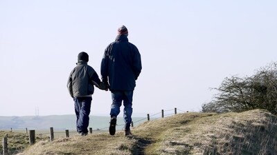 A Chinese dad took his 10-year-old daughter and 8-year-old son on an 800km hike. (Representational image/Unsplash)