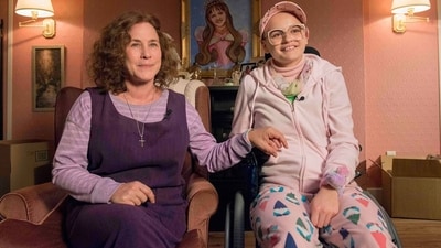 Joey King's role in the Gypsy Rose Blanchard biopic, The Act, involved shaving her head to depict Blanchard's character with more authenticity. She also had to wear prosthetic teeth to play the character who was diagnosed with leukemia and muscular dystrophy. King's exceptional performance earned her an Emmy nomination. Joey King's role in the Gypsy Rose Blanchard biopic, The Act, involved shaving her head to depict Blanchard's character with more authenticity. She also had to wear prosthetic teeth to play the character who was diagnosed with leukemia and muscular dystrophy. King's exceptional performance earned her an Emmy nomination.