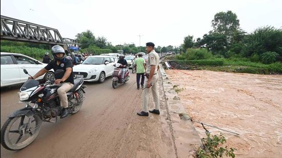 Traffic on Bapu Dham bridge in Sector 26, Chandigarh, after a heavy spell of rain on Friday. (Keshav Singh/HT)