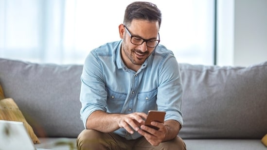 Your daily habit of texting also contributes to weakening bone joints. (Shutterstock)