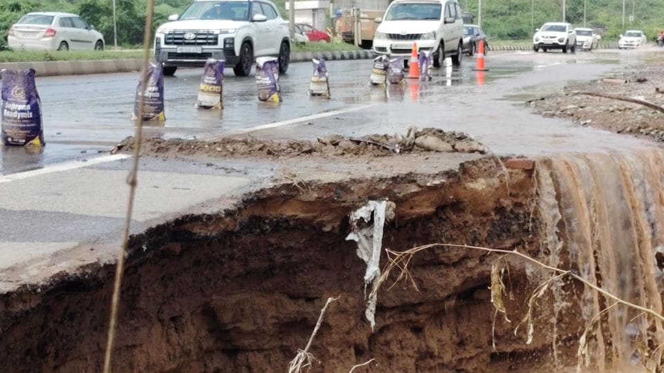 A part of the stretch on National Highway 7 in Sector 26, Panchkula, that caved in on Friday. (Sant Arora/HT) A part of the stretch on National Highway 7 in Sector 26, Panchkula, that caved in on Friday. (Sant Arora/HT)
