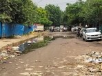 Garbage on the Gurugram Sector 5 road on Saturday. (Parveen Kumar/HT Photo) Garbage on the Gurugram Sector 5 road on Saturday. (Parveen Kumar/HT Photo)