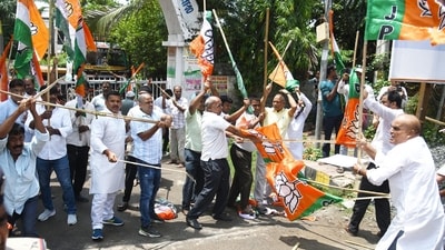 BJP activists fighting with Congress activists in front of Congress office in protest against alleged use of abusive language against PM Modi during LoP Rahul Gandhi's Vote Adhikar Yatra in Bihar, outside of Sadaquat Ashram in Patna, Bihar on August 29. (Santosh Kumar/HT Photo)