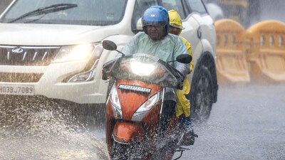 IMD has predicted a generally cloudy sky with moderate spells of rain in the city and suburbs. (HT Photo) IMD has predicted a generally cloudy sky with moderate spells of rain in the city and suburbs. (HT Photo)