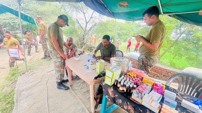 Army personnel helping flood victims at a village in Ferozepur. (HT) Army personnel helping flood victims at a village in Ferozepur. (HT)