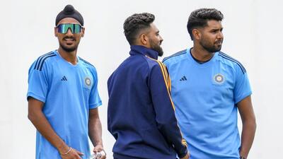 Arshdeep Singh, Harshit Rana and Mohammed Siraj on Day 3 of Duleep Trophy quarter-final. (PTI) Arshdeep Singh, Harshit Rana and Mohammed Siraj on Day 3 of Duleep Trophy quarter-final. (PTI)