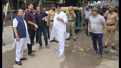 MLA Ashok Prashar, MC commissioner Aaditya Dachalwal and others inspecting the Jagraon bridge on Saturday. (HT)