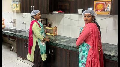 Mid-day meal workers at Government Primary School, Moti Nagar, in Ludhiana on Saturday. (HT) Mid-day meal workers at Government Primary School, Moti Nagar, in Ludhiana on Saturday. (HT)