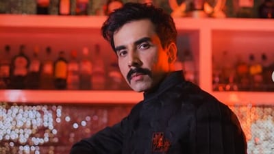 Naveen Kasturia calls out the hierarchy system in Bollywood. Naveen Kasturia calls out the hierarchy system in Bollywood.