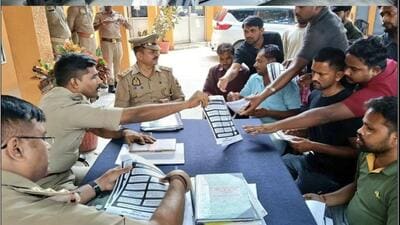 Police personnel during an awareness campaign against digital arrest, in Lucknow on Saturday. (HT) Police personnel during an awareness campaign against digital arrest, in Lucknow on Saturday. (HT)