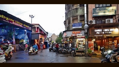 The Shrikrishna Tarun Mandal in Camp (on left) and the cafes supported by the mandal seen on the right. (MAHENDRA KOLHE/HT PHOTO)