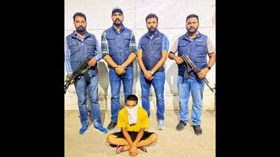 The accused was arrested from Canal Bridge on Jhatra Road in Mansur Dewa village, Zira, Ferozepur. (HT) The accused was arrested from Canal Bridge on Jhatra Road in Mansur Dewa village, Zira, Ferozepur. (HT)
