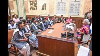 UP governor Anandiben Patel interacting with girl students at Raj Bhawan, Lucknow, on Saturday (HT Photo)