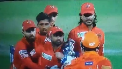 A brawl almost infolded in the Delhi Premier League Eliminator between West Delhi Lions and South Delhi Superstarz. (Screengrab - JioHotstar) A brawl almost infolded in the Delhi Premier League Eliminator between West Delhi Lions and South Delhi Superstarz. (Screengrab - JioHotstar)