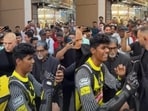 A video from Dubai showed Amitabh Bachchan’s lookalike mobbed by fans.