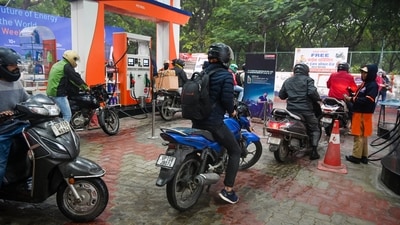 The shooting was caught on CCTV camera at the fuel station, which shows one of the men shooting using a pistol and another firing from a rifle. Both the accused fired multiple bullets while the pump employees ran to hide.. (Representational) (Sunil Ghosh / HT Photo) The shooting was caught on CCTV camera at the fuel station, which shows one of the men shooting using a pistol and another firing from a rifle. Both the accused fired multiple bullets while the pump employees ran to hide.. (Representational) (Sunil Ghosh / HT Photo)