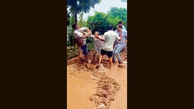 A video grab showing residents and the builder’s team clashing at Savitri Greens-2 society in Zirakpur on Sunday. (HT Photo) A video grab showing residents and the builder’s team clashing at Savitri Greens-2 society in Zirakpur on Sunday. (HT Photo)