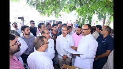 Deputy chief minister Brajesh Pathak inspecting medical and other facilities in the Jankipuram area of the state capital. (HT PHOTO)