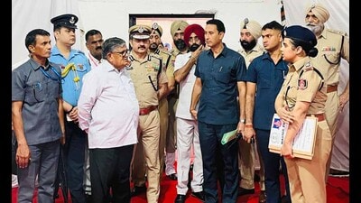 Governor Gulab Chand Kataria at the Ludhiana jail. (HT Photo) Governor Gulab Chand Kataria at the Ludhiana jail. (HT Photo)