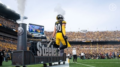 Aaron Rodgers leads the Pittsburgh Steelers in 2025 NFL regular season. (X/@Pittsburgh Steelers) Aaron Rodgers leads the Pittsburgh Steelers in 2025 NFL regular season. (X/@Pittsburgh Steelers)