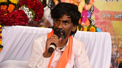 Activist Manoj Jarange-Patil is on an indefinite hunger strike at Mumbai's Azad Maidan. (Anshuman Poyrekar/Hindustan Times)