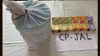 Police recovered 3.5 kg heroin along with ₹2 lakhs in drug money from possession of the accused in Jalandhar on Sunday. (HT Photo) Police recovered 3.5 kg heroin along with ₹2 lakhs in drug money from possession of the accused in Jalandhar on Sunday. (HT Photo)