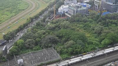 The railways wants to cash in on the realty boom by leasing out its 2.67-acre plot in Mahalaxmi, facing Dr E Moses Road, for 99 years (Hindustan Times)