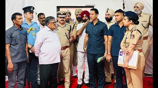 Governor Gulab Chand Kataria at the Ludhiana jail. (HT Photo)