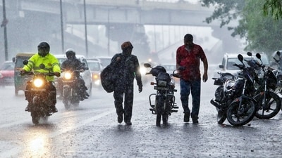 Commuters wade their way amid heavy rain. (Representational)