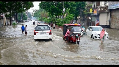 Commuters traversing a waterlogged stretch near Shingar Cinema in Ludhiana on Monday. (Gurpreet Singh/HT) Commuters traversing a waterlogged stretch near Shingar Cinema in Ludhiana on Monday. (Gurpreet Singh/HT)