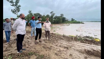 DC Himanshu Jain inspects a breached embankment in Khaira Bet village on Monday. (HT Photo) DC Himanshu Jain inspects a breached embankment in Khaira Bet village on Monday. (HT Photo)