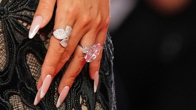The massive diamond ring reportedly costs $3 million. The centre stone on the ring is a 35-carat oval-shaped diamond, D-Flawless. As for the side stones, they are equally luxurious and massive as the centre stone. (Alessandra Tarantino/Invision/AP) The massive diamond ring reportedly costs $3 million. The centre stone on the ring is a 35-carat oval-shaped diamond, D-Flawless. As for the side stones, they are equally luxurious and massive as the centre stone. (Alessandra Tarantino/Invision/AP)