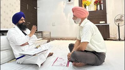 Punjab language department director Jaswant Singh Zafar appears before Akal Takht jathedar Giani Kuldeep Singh Gargaj in Amritsar on Monday. (Hindustan Times)