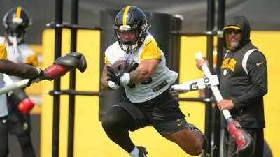 Pittsburgh Steelers running back Jaylen Warren, center, participates in the football team's OTA workout in Pittsburgh, Thursday, June 5, 2025. (AP Photo/Gene J. Puskar) (AP) Pittsburgh Steelers running back Jaylen Warren, center, participates in the football team's OTA workout in Pittsburgh, Thursday, June 5, 2025. (AP Photo/Gene J. Puskar) (AP)