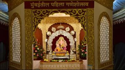The Keshavji Naik Chawl hosted Mumbai’s first sarvajanik (public) Ganeshotsav in 1893. (Bhushan Koyande/HT Photo) The Keshavji Naik Chawl hosted Mumbai’s first sarvajanik (public) Ganeshotsav in 1893. (Bhushan Koyande/HT Photo)