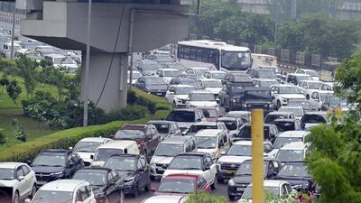 Traffic on route leading to Sarai Kale Khan. (RAJ K RAJ /HT PHOTO)
