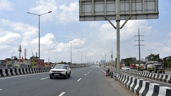 Authorities have urged the use of public transport to help decongest roads and instructed that vehicles be parked only in designated lots. (Sakib Ali/Hindustan Times)
