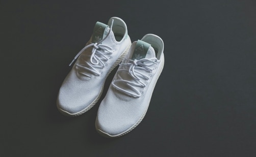 Lightweight shoes for men: Comfort meets everyday style; Top 8 picks for you (Pexels)