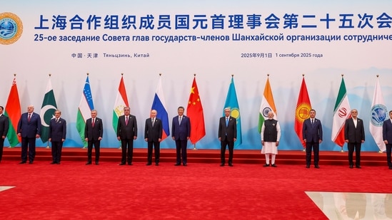 Chinese President and host of the SCO Summit Xi Jinping, PM Modi, Russia's Vladimir Putin and other member nations of the group were seen posing for a family photo ahead of the summit.&nbsp;(PTI)