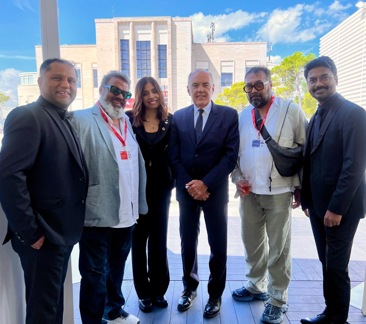(L to R) Sharib Khan (co-producer), Ranjan Singh(Producer), Anuparna Roy(filmmaker), Alberta Barbara (Festival Head, Venice), Anurag Kashyap(Presenter), Vikas Kumar(co-producer).