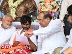 On Tuesday evening, BJP minister Radhakrishna Vikhe-Patil handed Manoj Jarange-Patil a copy of the state government resolution accepting his demands (Raju Shinde/ HT Photo) On Tuesday evening, BJP minister Radhakrishna Vikhe-Patil handed Manoj Jarange-Patil a copy of the state government resolution accepting his demands (Raju Shinde/ HT Photo)