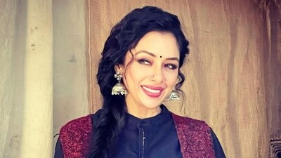 Rupali Ganguly condemns Donald Trump's trade adviser, Peter Navarro, 's comments about Brahmins profiteering from Indians. Rupali Ganguly condemns Donald Trump's trade adviser, Peter Navarro, 's comments about Brahmins profiteering from Indians.