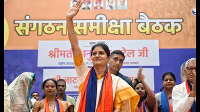 Apna Dal (S) president Anupriya Patel holding an organisation review meeting in Lucknow. (Mushtaq Ali/HT Photo)