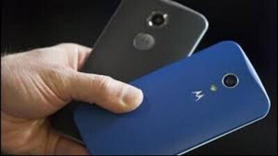 Every mobile phone has a unique 15-digit IMEI number. As soon as a complaint regarding theft or loss is registered on the CEIR portal, its IMEI number is blocked and the device does not work in Indian network. (HT representative)