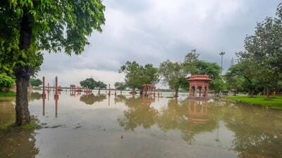 Flooded Vasudev Ghat. (RAJ K RAJ /HT PHOTO) Flooded Vasudev Ghat. (RAJ K RAJ /HT PHOTO)
