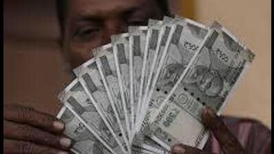 From now on, every drug haul in Punjab will fetch cash rewards for cops and informers. (HT File)