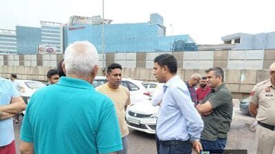 MCG commissioner Dahiya directed officials to expedite post-monsoon road repairs and improve drainage efficiency (HT Photo) MCG commissioner Dahiya directed officials to expedite post-monsoon road repairs and improve drainage efficiency (HT Photo)