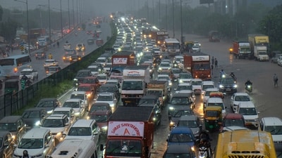Gurugram: Vehicles stuck in a traffic jam along the Delhi-Gurugram expressway amid rainfall, in Gurugram, Monday, Sept. 1, 2025. (PTI Photo)(PTI09_01_2025_000316B) (PTI)